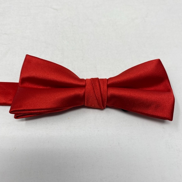 Van Heusen Other - Van Heusen Bow Tie Solid Red Satin Finish